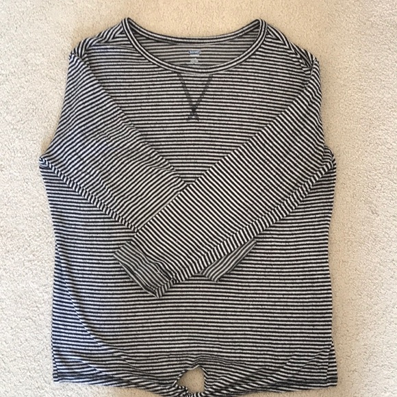Old navy top - Picture 1 of 3